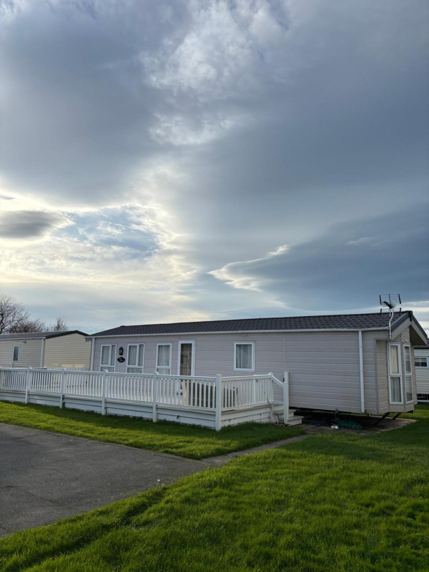 Butterfly Lane Holidays At Marine, Rhyl Exterior photo