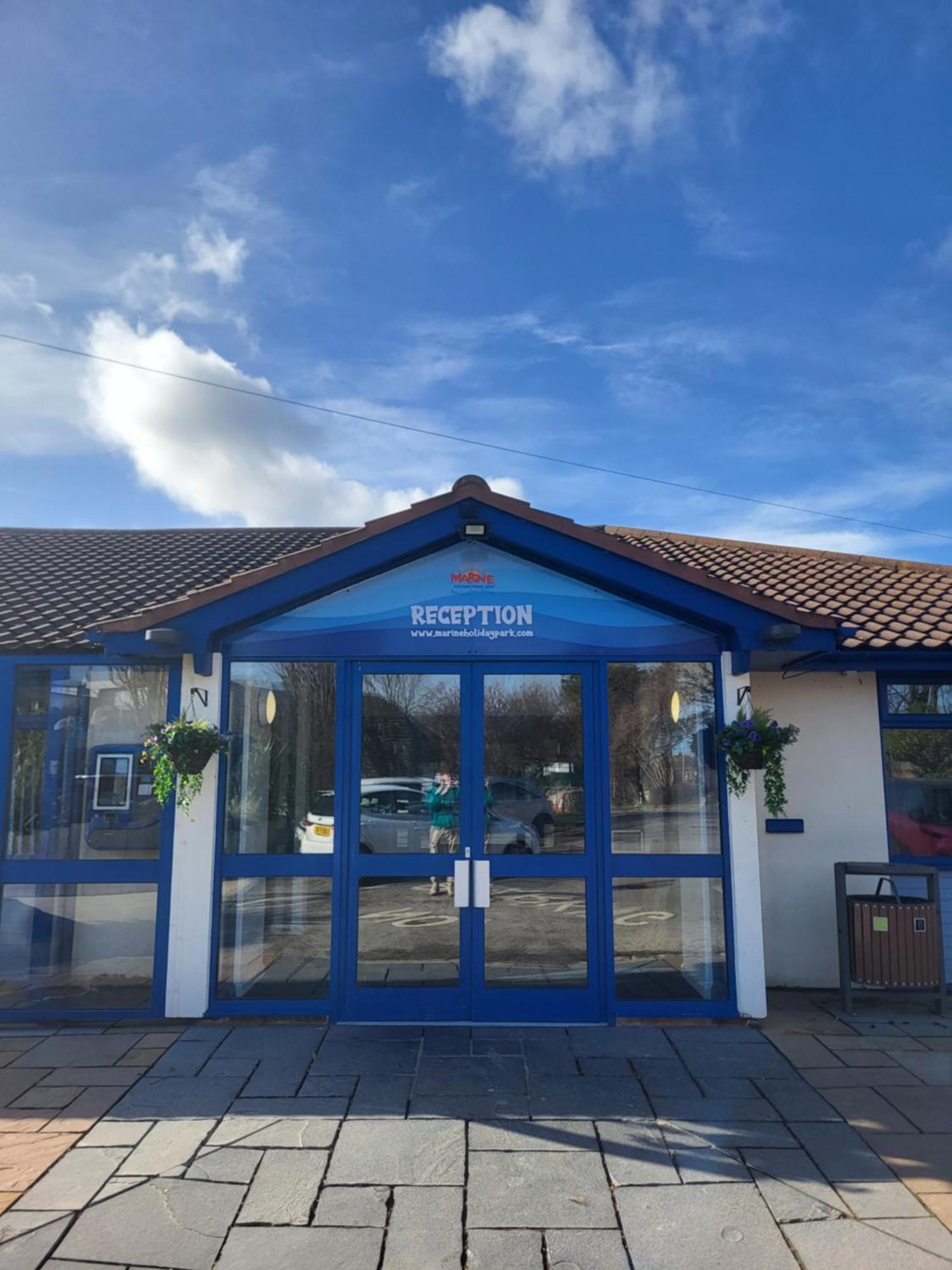 Butterfly Lane Holidays At Marine, Rhyl Exterior photo